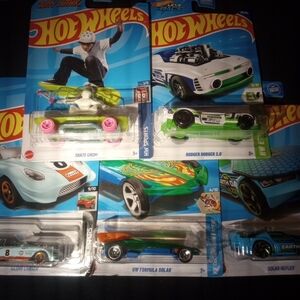 Hot Wheels set of 5 Earth Day Themed Cars